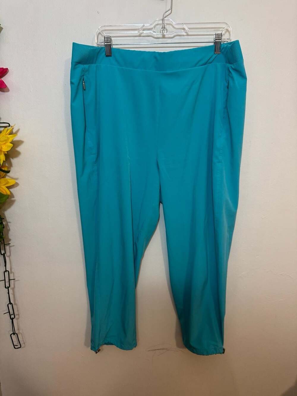Chico's Zenergy Blue Ruched Ankle Pull On Crop Pants Size 3 US 16 - Picture 1 of 5